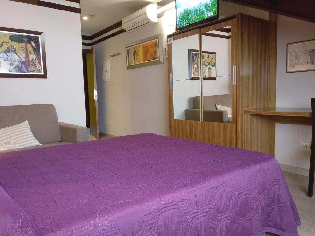Hotel Apartamentos Don Juan I Alcalá de Henares Zewnętrze zdjęcie